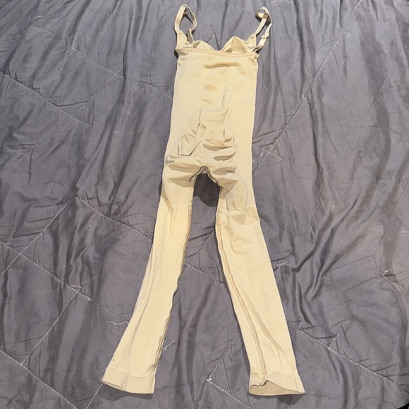 SKIMS CATSUIT SHAPEWEAR - Picture 2 of 3